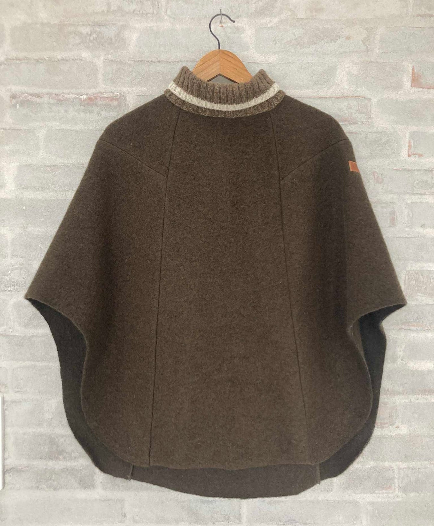 Busla Poncho - Mørk oliven